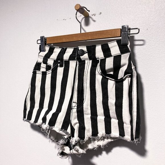2 FOR $15 BDG High Rise Stripped Shorts - Picture 6 of 16